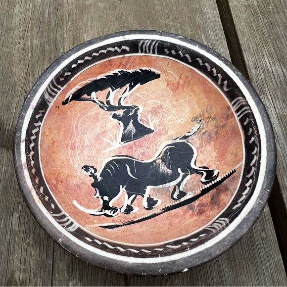 Hand Painted Carved Soapstone African Rhino Safari Print Small Bowl - Picture 2 of 3